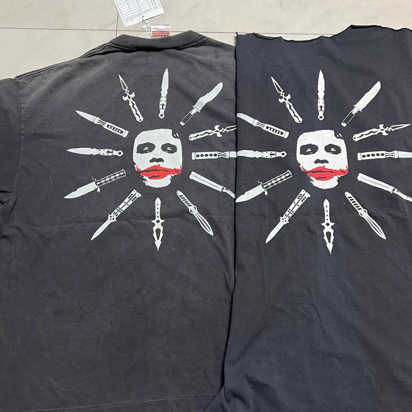 Printing proofing ⚠️This season’s most important Batman-Joker IP collaboration SAINT Mxxxxxx x The Dark Knight BTM SS TEE/LIP/BLACK Dark Knight Batman collaboration Joker’s Kiss/Joker’s Dagger retro printed short-sleeve S-XL
